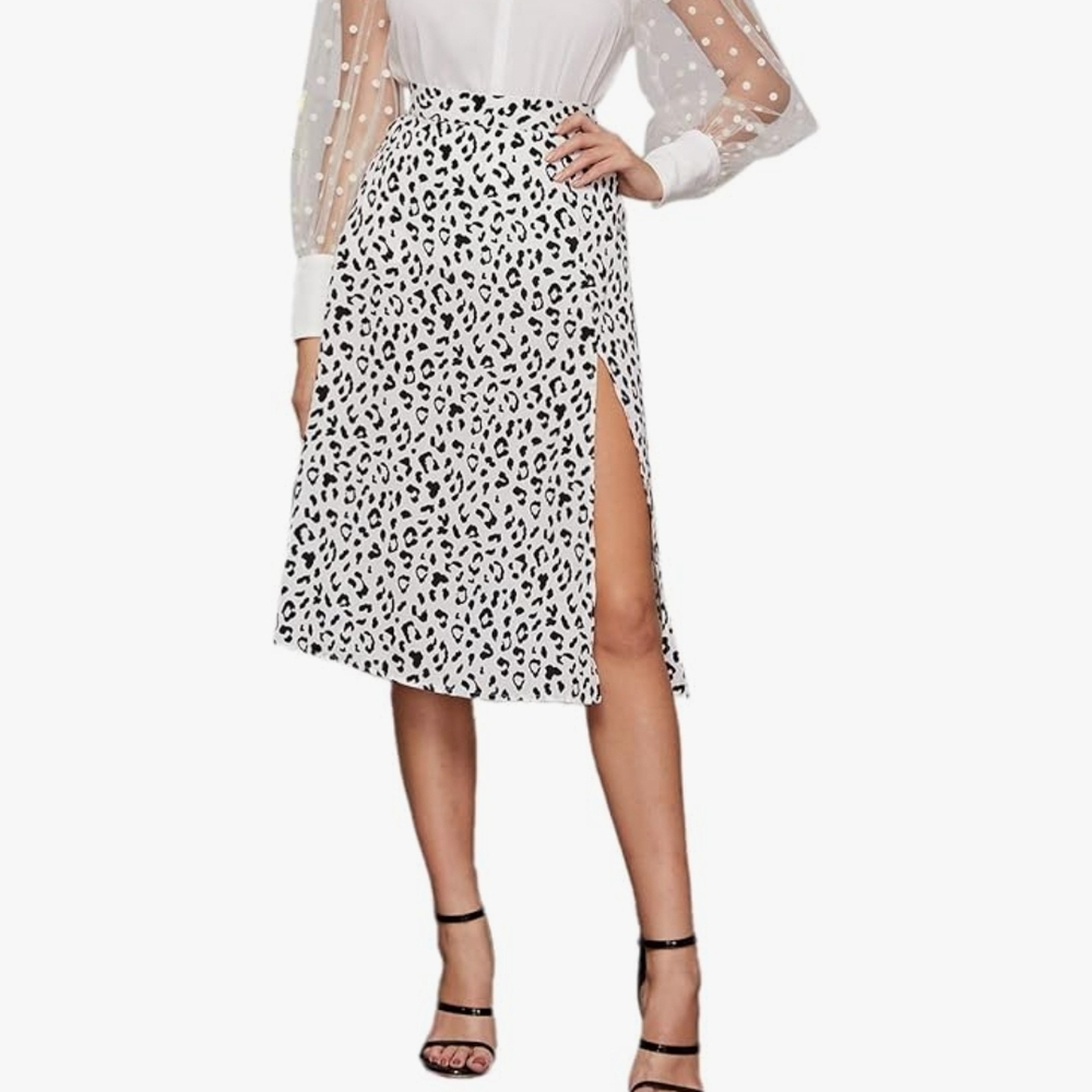 Chic Black and White Leopard Print Skirt